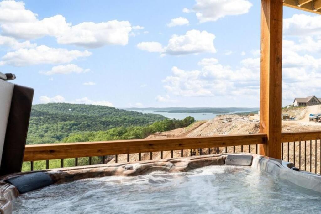 The Lake Fish-Amazing Views-Sleeps 24-Indoor-Outdoor Pools Branson Esterno foto