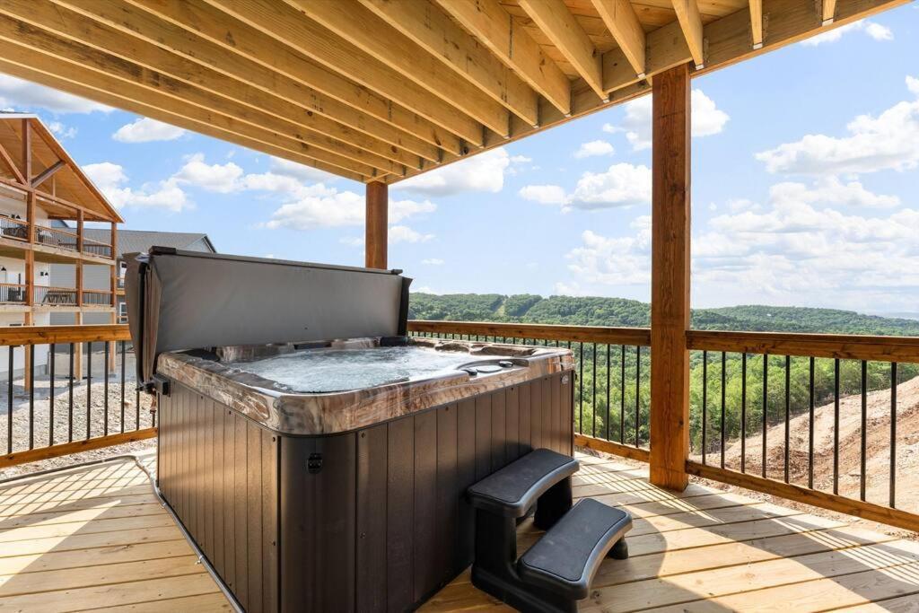 The Lake Fish-Amazing Views-Sleeps 24-Indoor-Outdoor Pools Branson Esterno foto